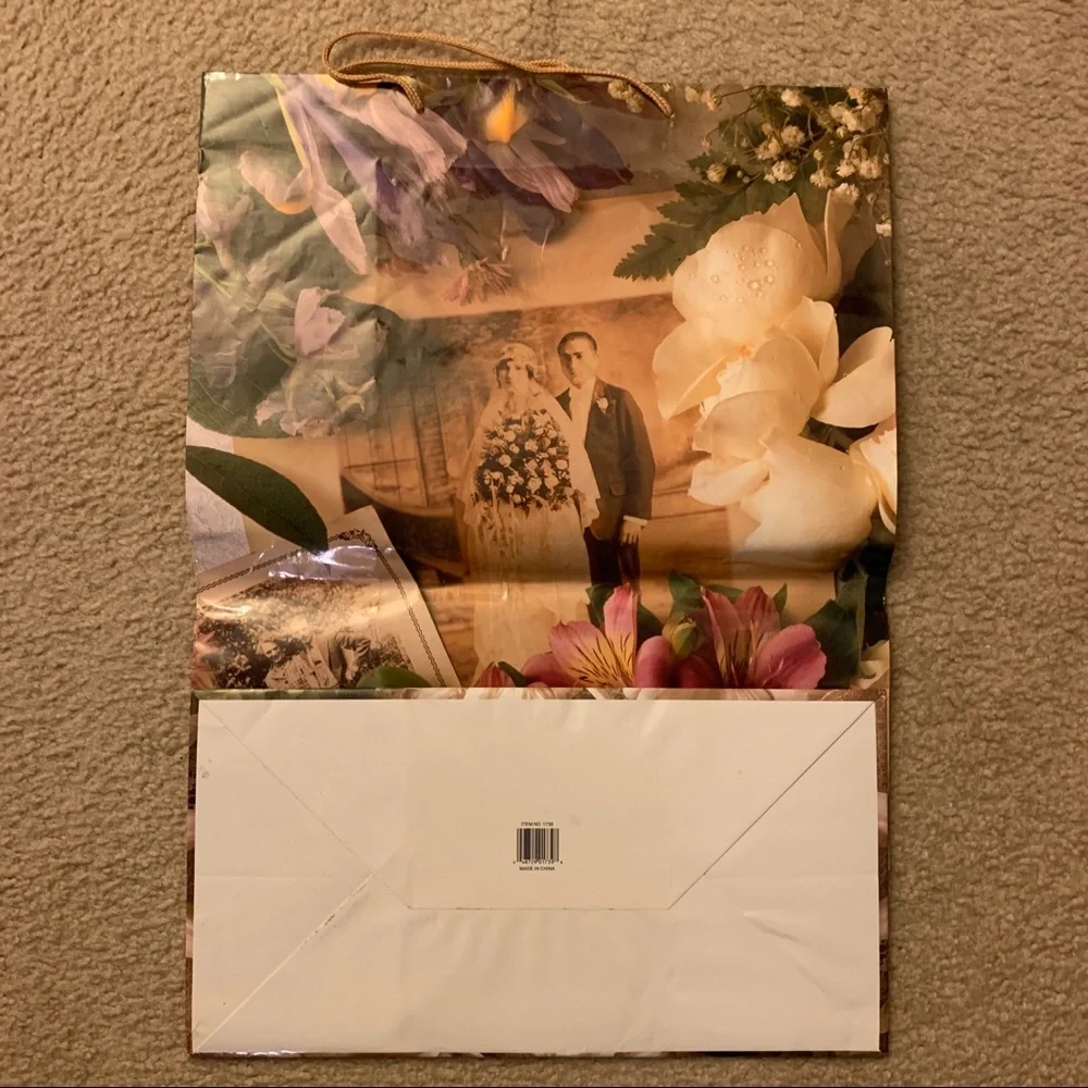 Free item: large gift bag